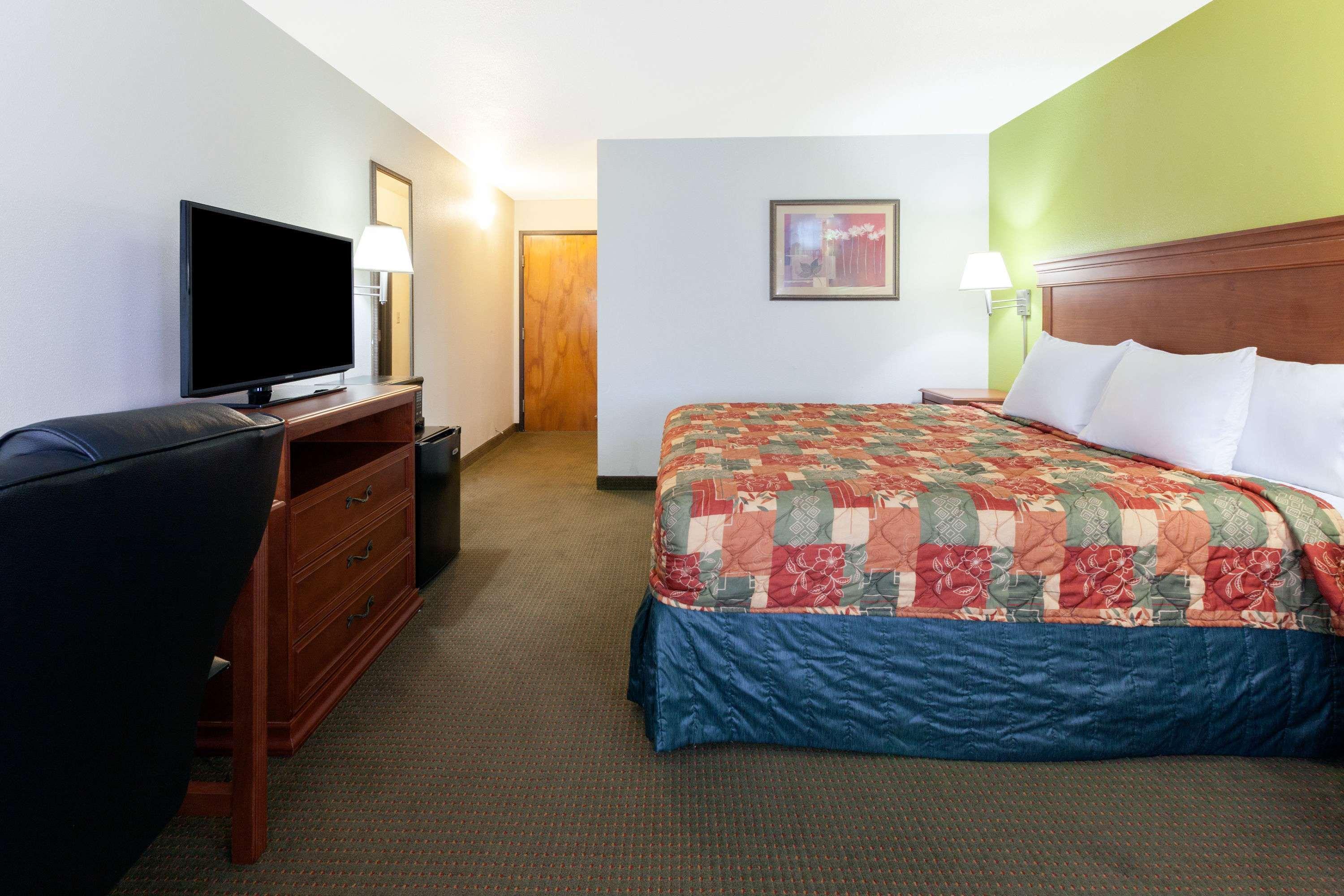 Days Inn By Wyndham שוני מראה חיצוני תמונה