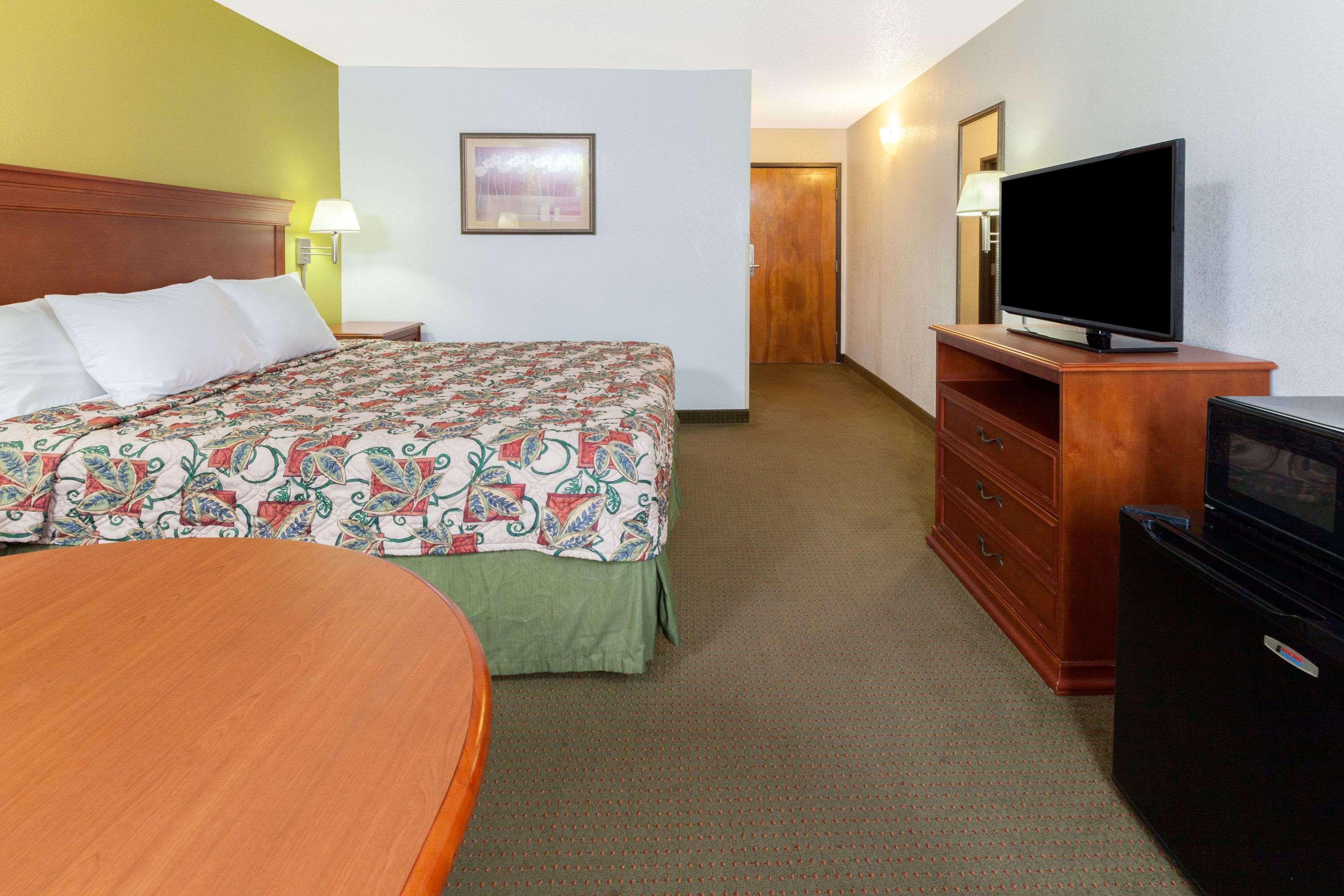 Days Inn By Wyndham שוני מראה חיצוני תמונה