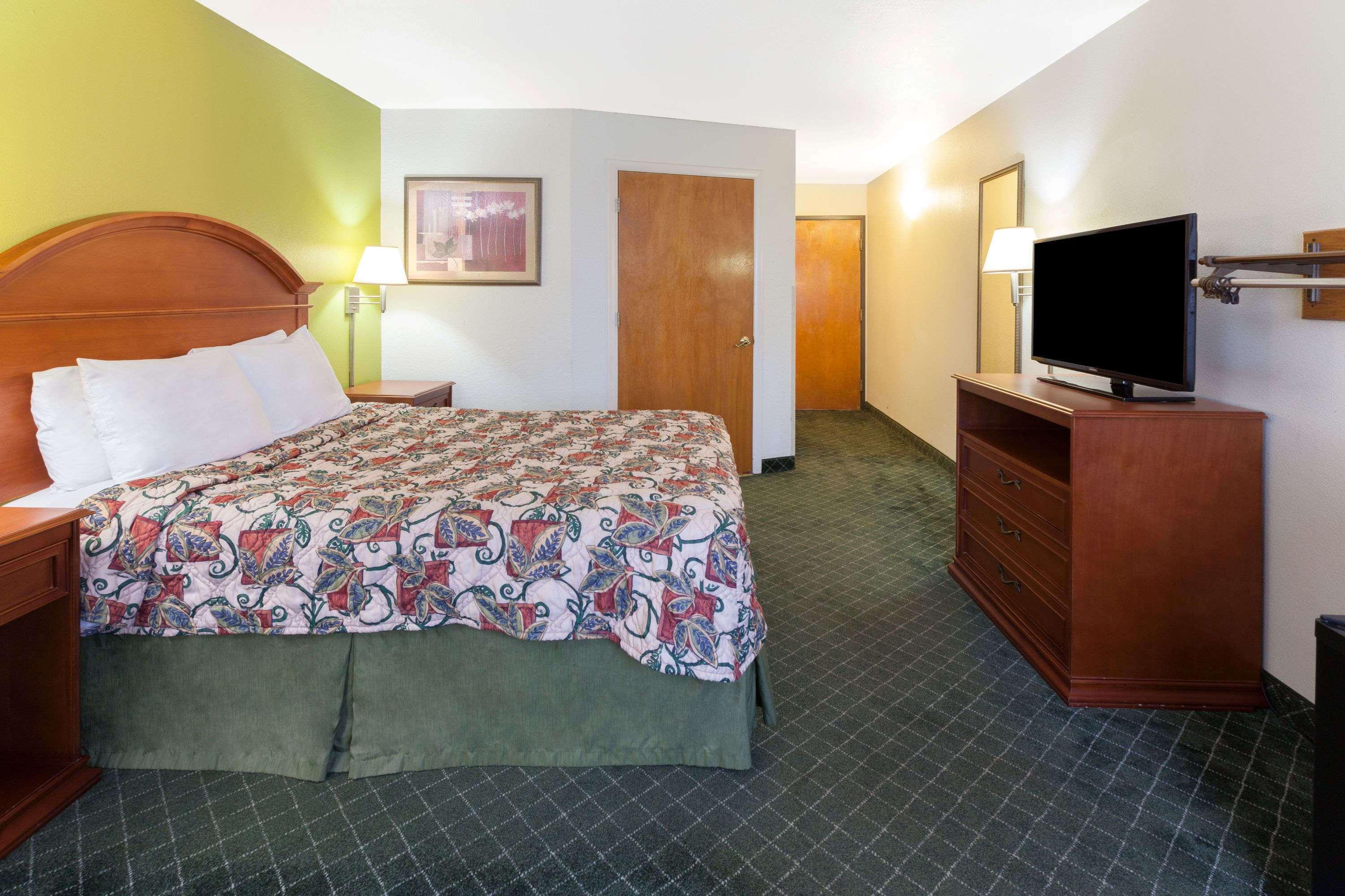 Days Inn By Wyndham שוני מראה חיצוני תמונה